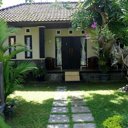 Cinthya Guest House Легиан Экстерьер фото